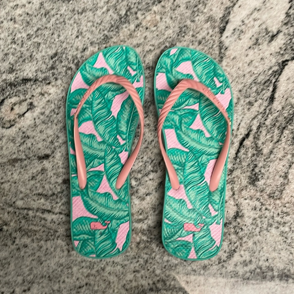 ✨🩴NWOT Vineyard Vine Flip Flops Size-8